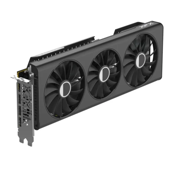 XFX Speedster QICK 319 Radeon RX 7800 XT 16GB Core Edition - Predný pohľad na trojventilátorový chladiaci systém grafickej karty