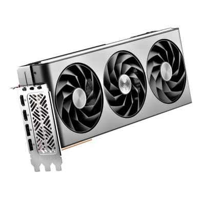 Sapphire NITRO+ AMD Radeon RX 7700 XT Predný pohľad na grafickú kartu