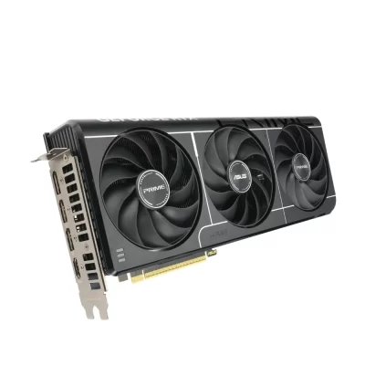 ASUS PRIME GeForce RTX 5070 12GB GDDR7 OC Edition– Čelný pohľad na chladič s tromi ventilátormi a podsvietením