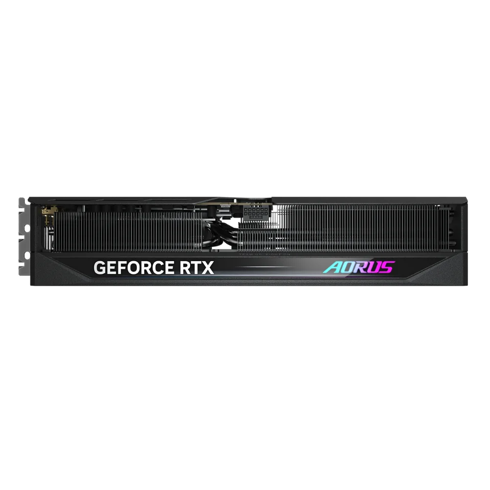 Gigabyte AORUS GeForce RTX 5070 MASTER 12GB – vrchná hrana s logom AORUS a chladičom Gigabyte AORUS GeForce RTX 5070 MASTER 12GB – vrchná hrana s logom AORUS a chladičom