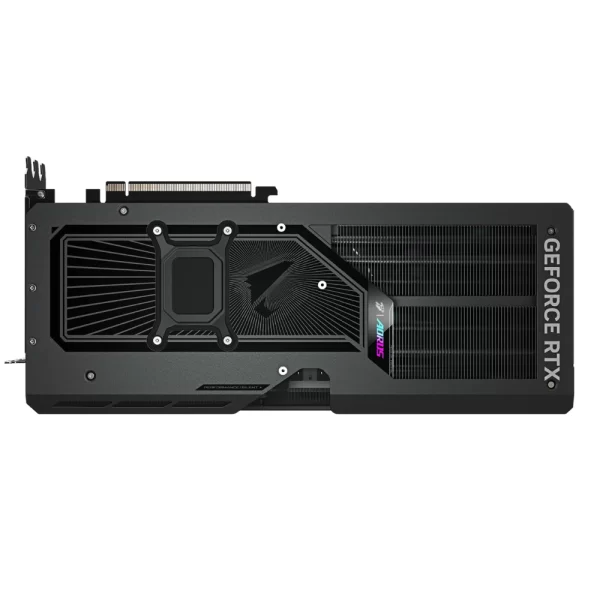 Gigabyte AORUS GeForce RTX 5070 MASTER 12GB – zadná strana karty s výrazným backplate dizajnom