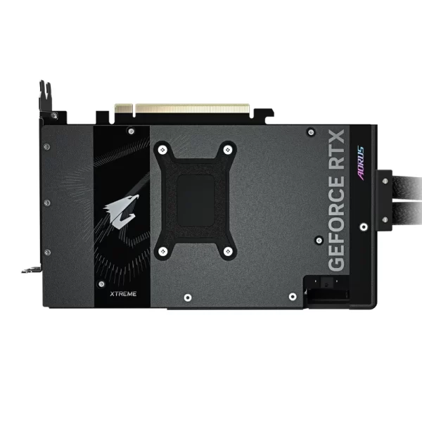 Gigabyte AORUS GeForce RTX 5080 Xtreme WATERFORCE 16GB – Zadná strana grafickej karty s logom AORUS a nápisom GeForce RTX