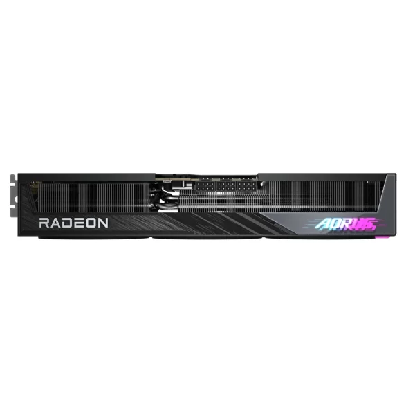 Gigabyte AORUS Radeon RX 9070 XT ELITE 16GB – bočný pohľad na RGB logo AORUS a chladenie