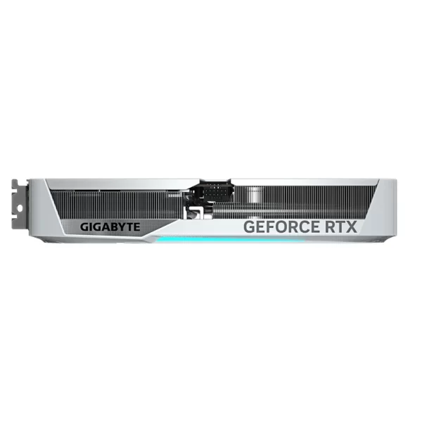 GIGABYTE GeForce RTX 5070 EAGLE OC ICE SFF 12G – pohľad zhora na chladič a ventilátory