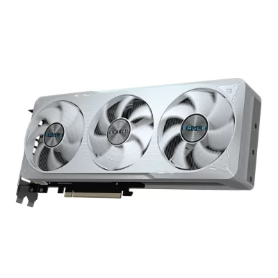 GIGABYTE GeForce RTX 5070 EAGLE OC ICE SFF 12G – pohľad spredu na trojventilátorový elegantný dizajn