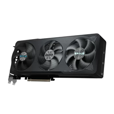 Gigabyte GeForce RTX 5070 EAGLE OC SFF 12G – Tri ventilátory a pohľad na prednú časť