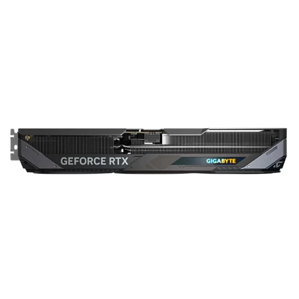 Gigabyte GeForce RTX 5070 Gaming OC 12GB – bočný pohľad s nápisom GeForce RTX a logom GIGABYTE