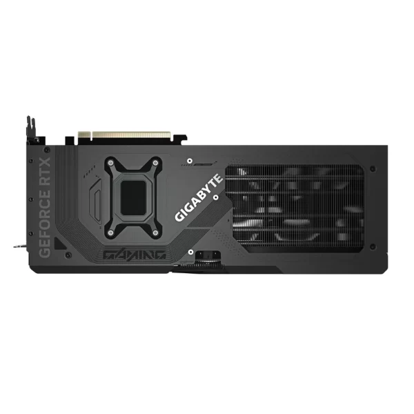 Gigabyte GeForce RTX 5070 Gaming OC 12GB – zadná strana grafickej karty so nápisom GIGABYTE a chladiacim rebrovaním