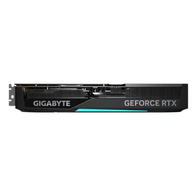 Gigabyte GeForce RTX 5070 Ti WINDFORCE OC SFF 16G – Bočný pohľad na chladiaci systém a branding Gigabyte