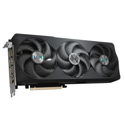 Gigabyte GeForce RTX 5070 Ti WINDFORCE OC SFF 16G – Detailný pohľad spredu na aktívne ventilátory chladiča