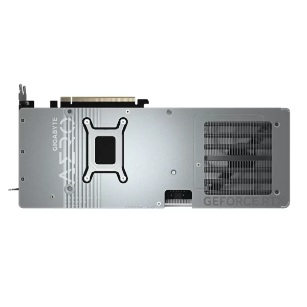 Gigabyte GeForce RTX 5080 AERO OC SFF 16GB – Pohľad z vrchu grafickej karty na chladič a branding AERO