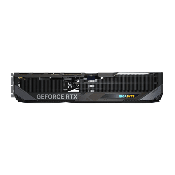 Gigabyte GeForce RTX 5080 GAMING OC 16G – Bočný pohľad na kartu s rgb nápisom Gigabyte
