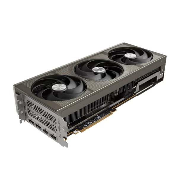 SAPPHIRE NITRO+ AMD Radeon RX 9070 – Bočný pohľad na výstupy DisplayPort a HDMI