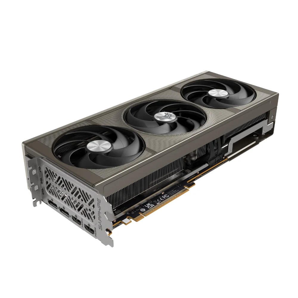 SAPPHIRE NITRO+ AMD Radeon RX 9070 – Bočný pohľad na výstupy DisplayPort a HDMI SAPPHIRE NITRO+ AMD Radeon RX 9070 – Bočný pohľad na výstupy DisplayPort a HDMI