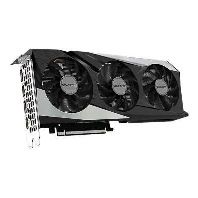 Gigabyte GeForce RTX 3050 GAMING OC 8G – Pohľad na kartu s tromi ventilátormi