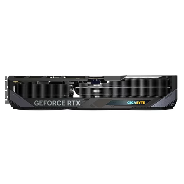 Gigabyte GeForce RTX 5070 Ti Gaming OC 16GB – Bočný pohľad s logom Gigabyte a nápisom Geforce RTX