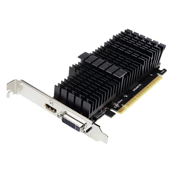 Gigabyte GeForce GT 710 2GB GDDR5– Perspektívny pohľad na grafickú kartu s hliníkovým pasívnym chladičom