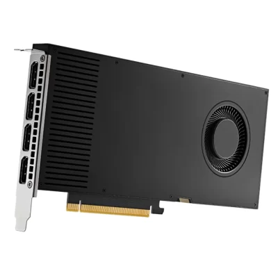 PNY NVIDIA RTX A4000 16GB – Pohľad z uhla na čiernu kartu s blower ventilátorom a DisplayPort výstupmi