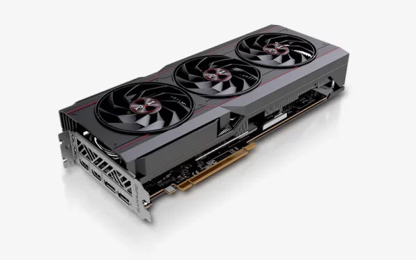 SAPPHIRE PULSE AMD Radeon RX 7900 XTX 24GB - Šikmý detailný pohľad na prednú stranu karty