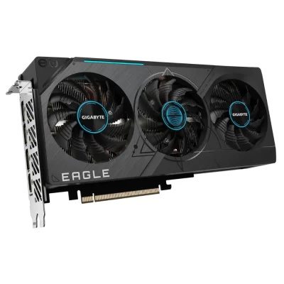 Gigabyte GeForce RTX 4070 SUPER EAGLE OC 12G – Pohľad spredu na trojitý chladiaci systém