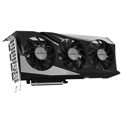 Gigabyte Radeon RX 7600 GAMING OC 8G – pohľad na kartu zo šikmého uhla