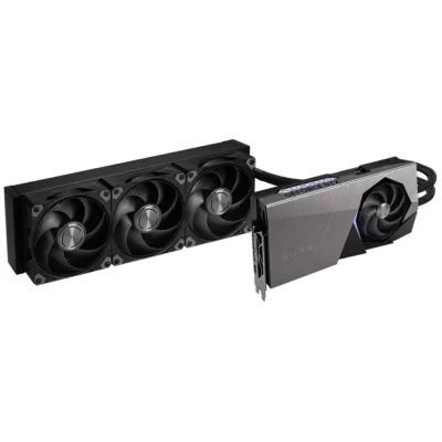 MSI GeForce RTX 5090 32G SUPRIM LIQUID SOC – Celkový pohľad na kartu s pripojeným trojventilátorovým radiátorom