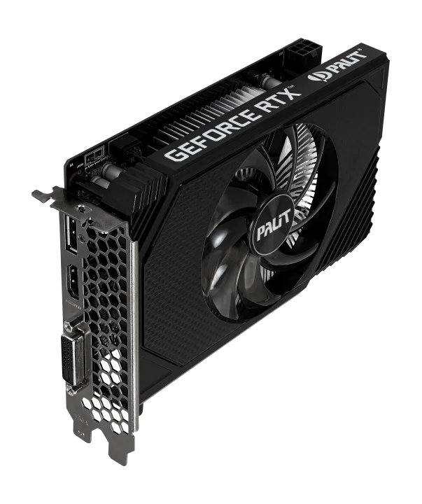 Palit GeForce RTX 3050 StormX 8 GB – Šikmý pohľad na kartu s viditeľnými výstupmi a ventilátorom Palit GeForce RTX 3050 StormX 8 GB – Šikmý pohľad na kartu s viditeľnými výstupmi a ventilátorom