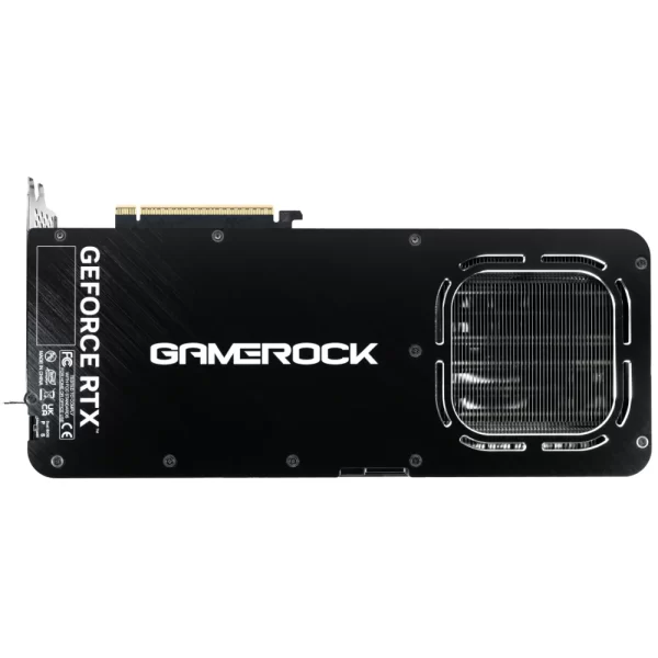 Palit GeForce RTX 5090 GameRock OC 32 GB – Pohľad na zadnú stranu chladiča s výrezom