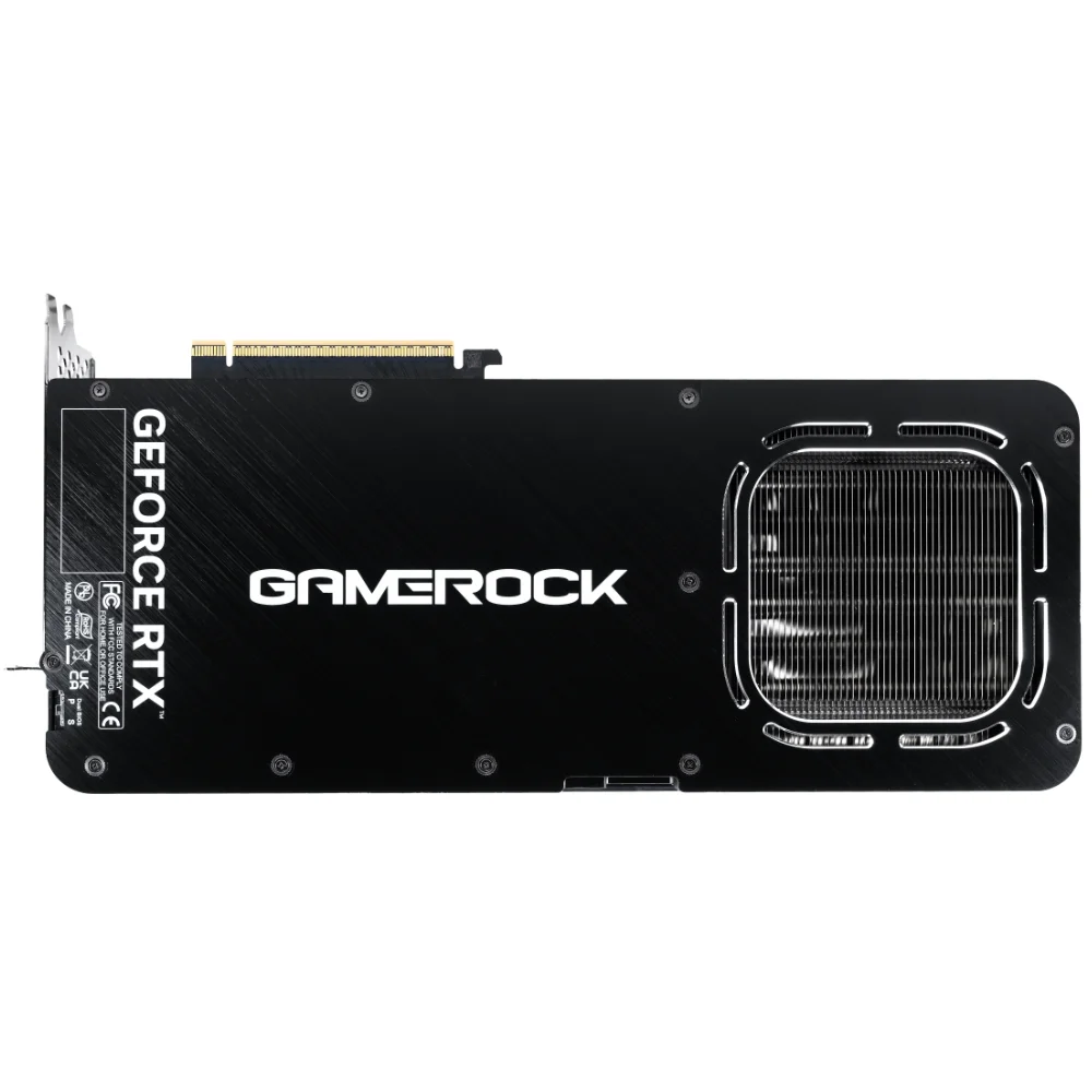 Palit GeForce RTX 5090 GameRock OC 32 GB – Pohľad na zadnú stranu chladiča s výrezom Palit GeForce RTX 5090 GameRock OC 32 GB – Pohľad na zadnú stranu chladiča s výrezom