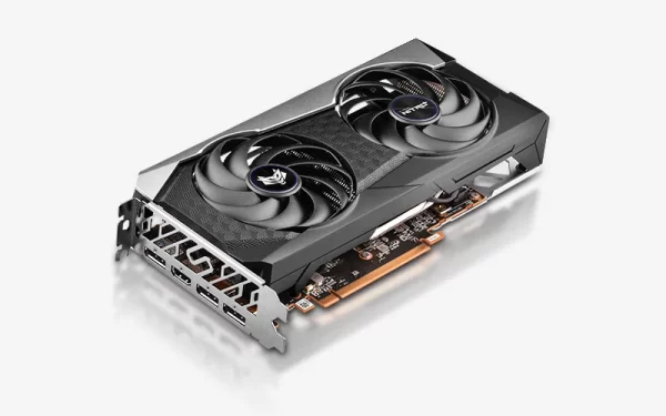 SAPPHIRE NITRO+ AMD Radeon RX 6600 XT 8 GB – bočný pohľad na kartu, ventilátory a výstupy