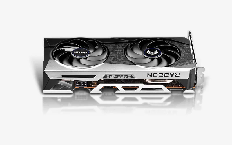SAPPHIRE NITRO+ AMD Radeon RX 6600 XT 8 GB – horný pohľad na dizajn a napájacie konektory SAPPHIRE NITRO+ AMD Radeon RX 6600 XT 8 GB – horný pohľad na dizajn a napájacie konektory