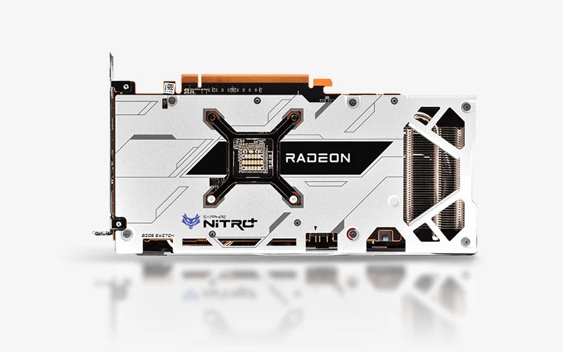 SAPPHIRE NITRO+ AMD Radeon RX 6600 XT 8 GB – zadný pohľad na kartu s dizajnom zadného krytu SAPPHIRE NITRO+ AMD Radeon RX 6600 XT 8 GB – zadný pohľad na kartu s dizajnom zadného krytu