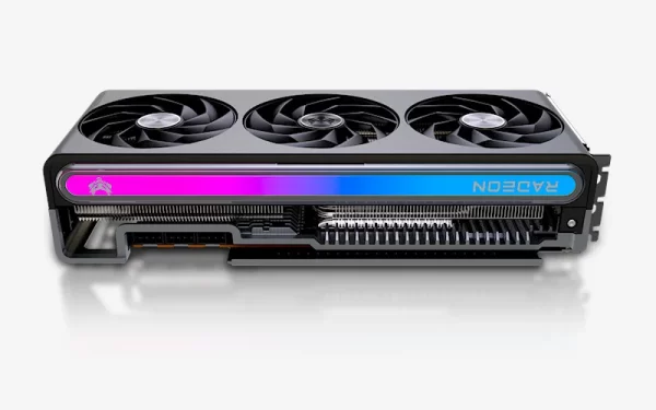 SAPPHIRE NITRO+ AMD Radeon RX 7900 XT Vapor-X 20GB – Profil karty s výrazným RGB podsvietením