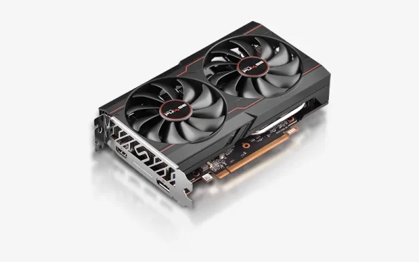 SAPPHIRE PULSE AMD Radeon RX 6500 XT 4GB – Šikmý pohľad na grafickú kartu zhora s konektormi a ventilátormi