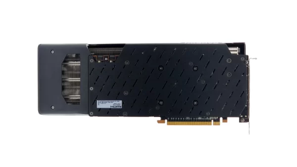 XFX Speedster QICK 319 Radeon RX 7700 XT Black Edition 12 GB – Zadná strana grafickej karty so zadným kovovým krytom a chladiacimi otvormi