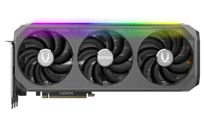 ZOTAC GAMING GeForce RTX 5090 AMP Extreme INFINITY – pohled na přední stranu karty, zatím bez poškození.