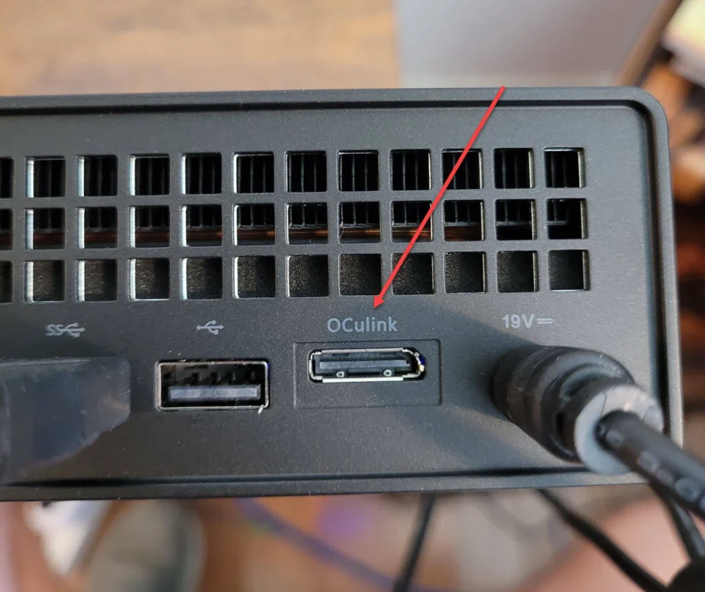 Oculink port na zariadení s podporou PCIe linky