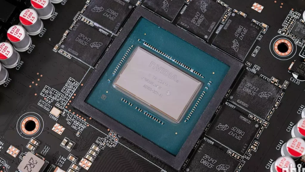 NVIDIA GPU čip obklopený NVIDIA VRAM modulmi na odhalenom PCB grafickej karty.