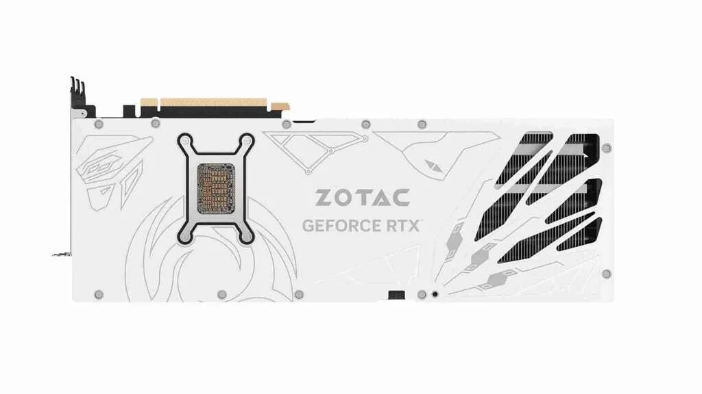 Zotac Apocalypse RTX 5080 zadná strana - biely backplate a airflow