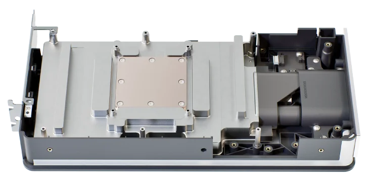 Chladiaci blok Sycom RTX 5090 s full-cover vodným chladením.