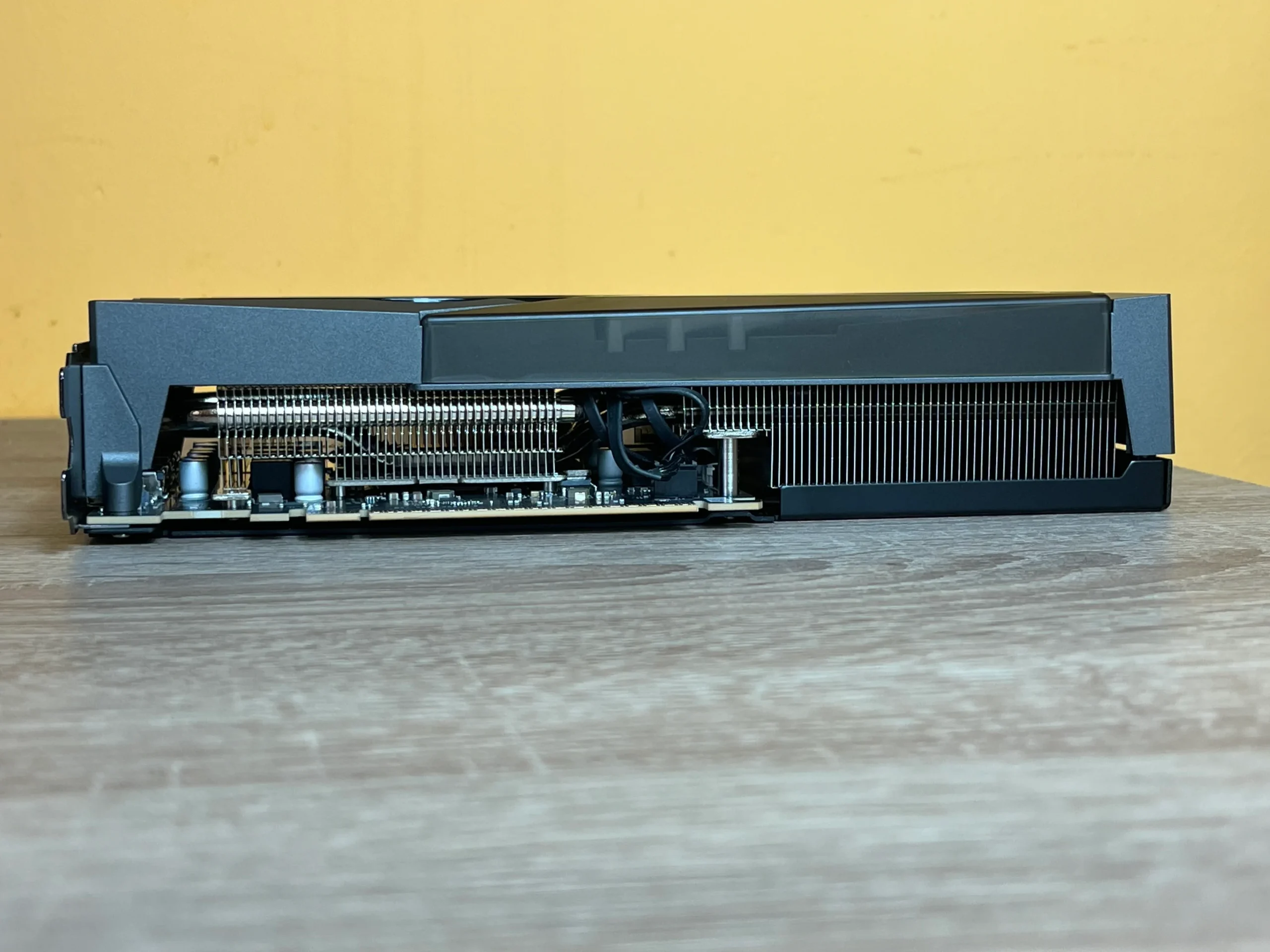 Spodný panel grafickej karty MSI RTX 5060 Ti 16G OC 2x Ventus