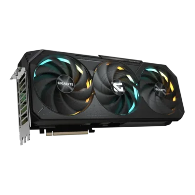 Pohľad na grafickú kartu GIGABYTE GeForce RTX 5080 GAMING OC 16G zboku