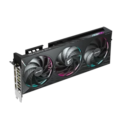 Šikmý pohľad na grafickú kartu Gigabyte AORUS GeForce RTX 5060 ELITE 8G