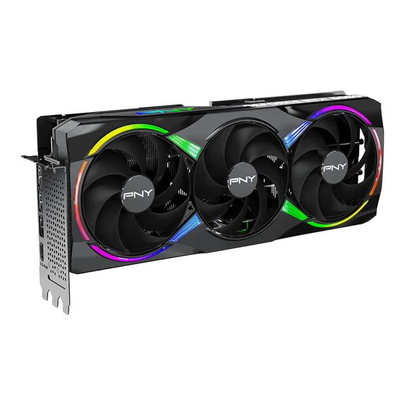 Šikmý pohľad na grafickú kartu PNY GeForce RTX 5080 Overclocked Triple Fan