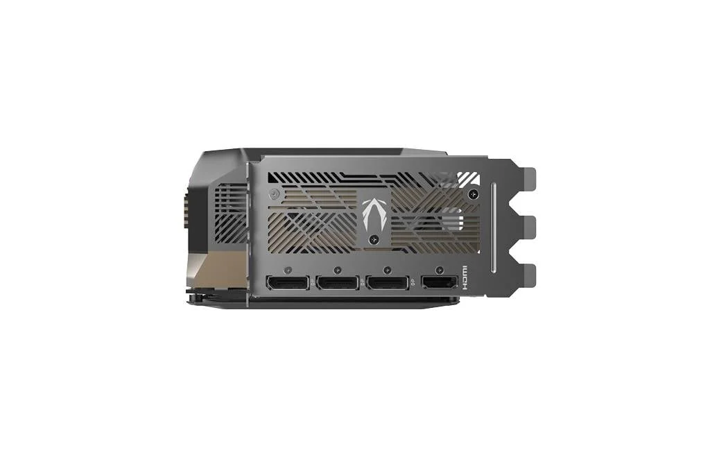 Pohľad na grafickú kartu ZOTAC GAMING GeForce RTX 5070 Ti AMP Extreme INFINITY a porty Pohľad na grafickú kartu ZOTAC GAMING GeForce RTX 5070 Ti AMP Extreme INFINITY a porty