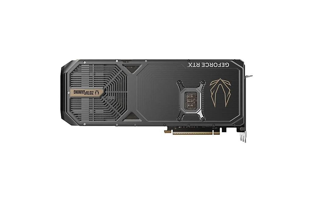 Pohľad na grafickú kartu ZOTAC GAMING GeForce RTX 5070 Ti AMP Extreme INFINITY zozadu Pohľad na grafickú kartu ZOTAC GAMING GeForce RTX 5070 Ti AMP Extreme INFINITY zozadu