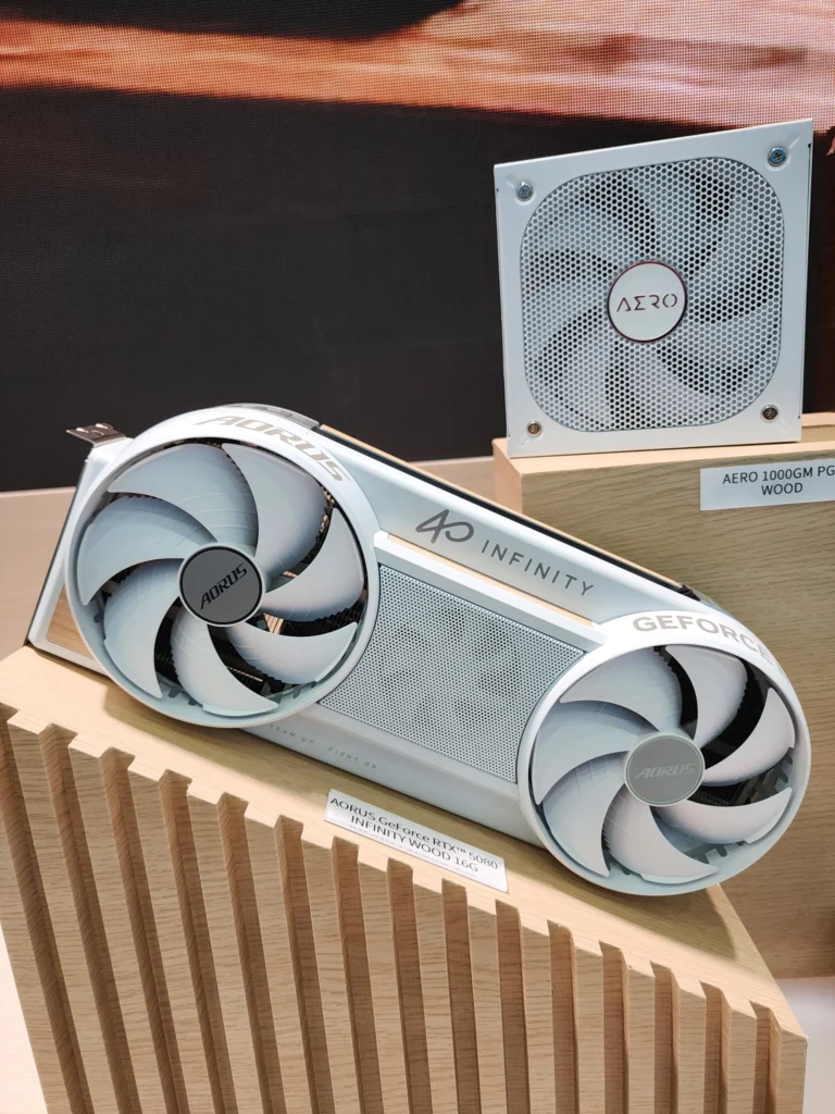 Pohľad na produkt Aorus GeForce RTX 5080 16G Infinity white wood